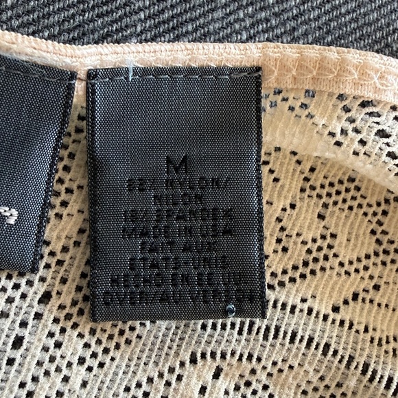 Lizwear | Scoop Neck Lace Bodysuit - Picture 9 of 9